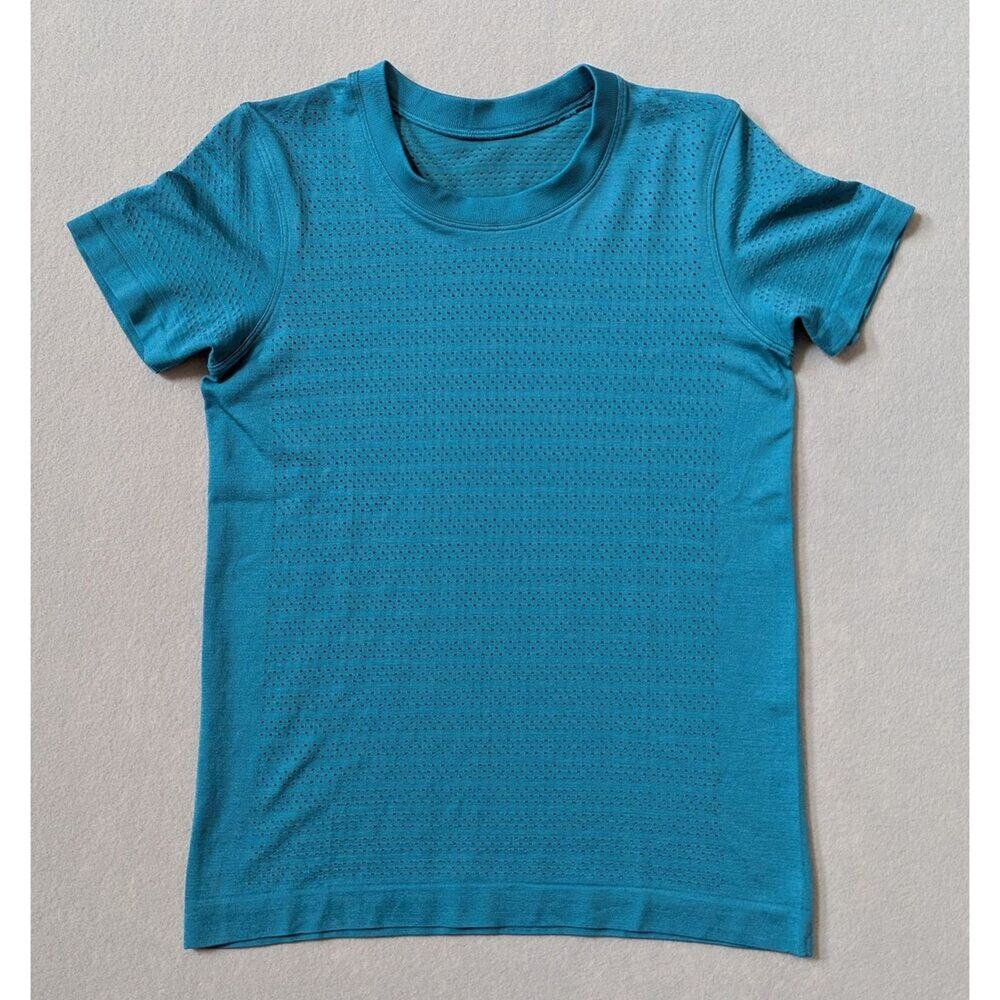 lululemon Breeze By Short Sleeve Ice Cave Size 4
